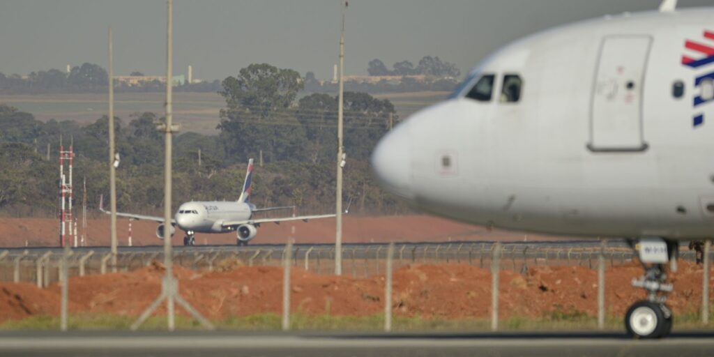 apos-ameaca-de-bomba,-voo-da-latam-de-brasilia-a-sao-paulo-e-adiado