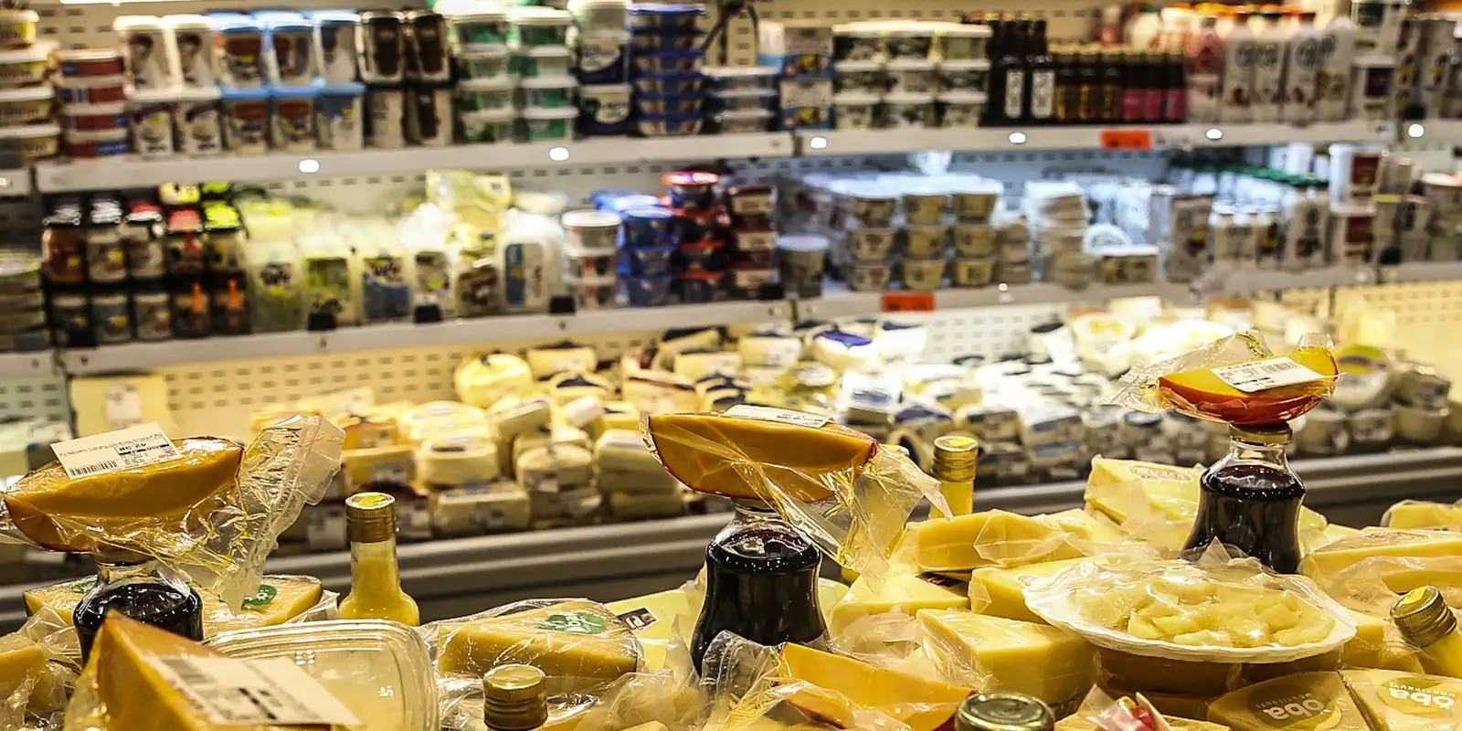 credito-e-emprego-explicam-vendas-no-comercio-em-patamar-recorde