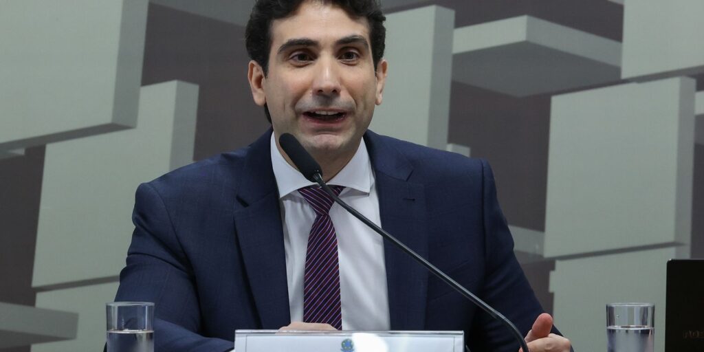 galipolo-ve-brasil-mais-protegido-da-volatilidade-que-outros-paises