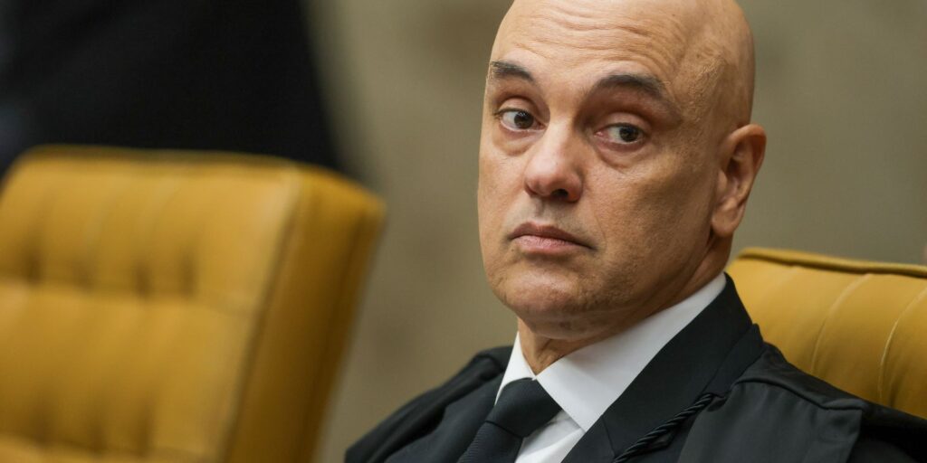 moraes-aumenta-restricao-para-voos-de-drones-na-casa-de-bolsonaro