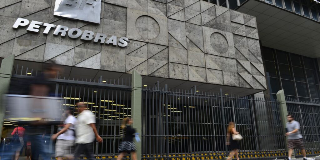 petrobras-destitui-diretor-de-area-que-vendeu-gas-com-100%-de-agio