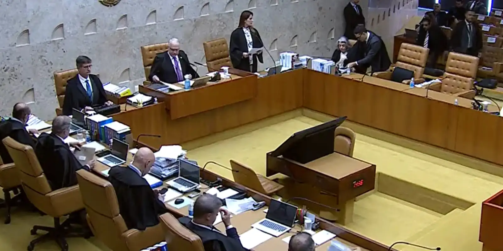 stf-suspende-julgamento-sobre-mandato-tampao-para-governo-do-rio