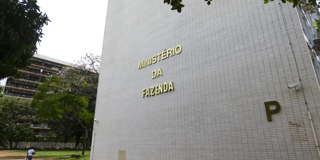 reforma-tributaria:-governo-regulamenta-cobranca-da-cbs-e-do-ibs