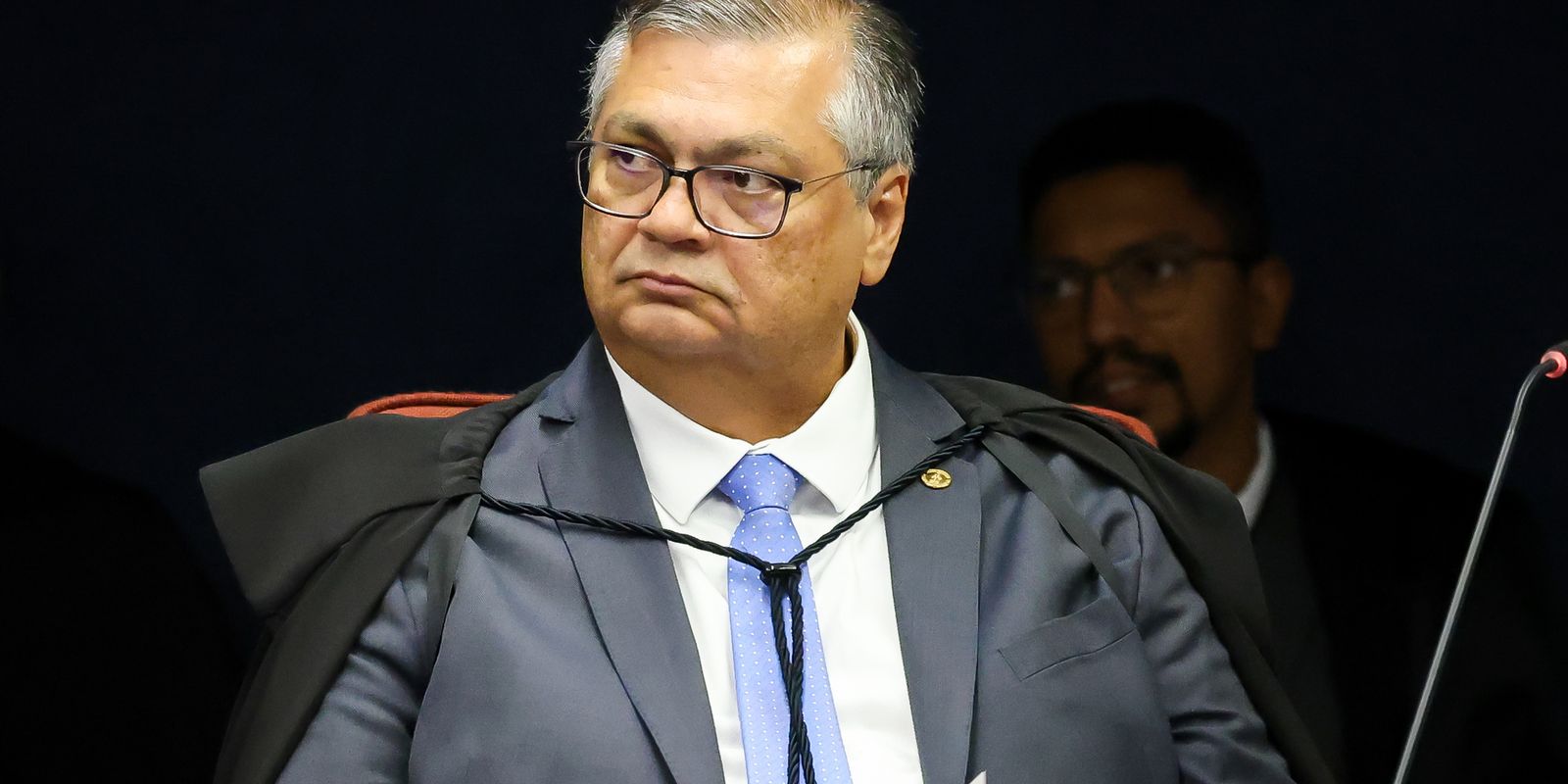 dino-da-10-dias-para-governo-mostrar-plano-de-combate-a-incendios
