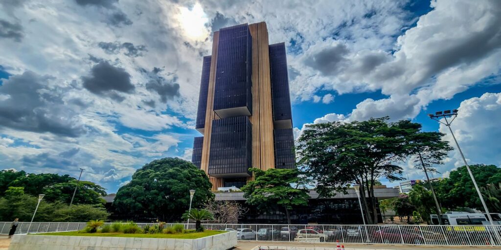 pec-no-senado-facilita-cooptacao-do-banco-central,-dizem-economistas