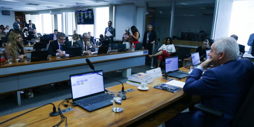 senadores-discutem-ritmo-de-tramitacao-da-pec-do-fim-da-escala-6×1