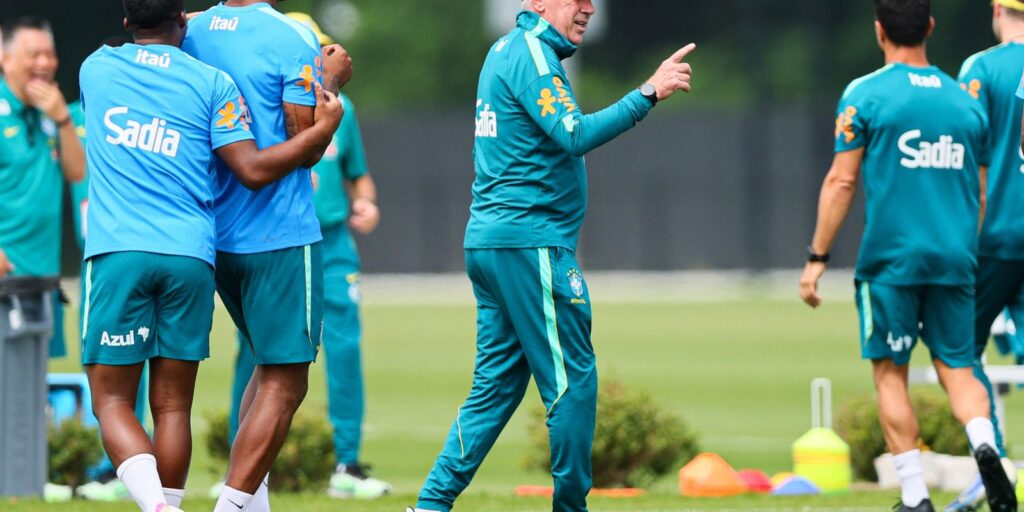 prestes-a-estrear-na-copa,-ancelotti-nao-da-pistas-sobre-escalacao