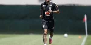 neymar-vai-a-campo-pela-primeira-vez-em-treino-da-selecao-brasileira