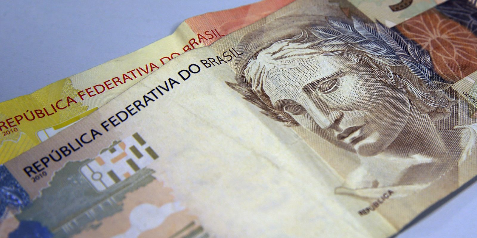poupanca:-saques-superam-depositos-em-r$-39,3-bilhoes-no-semestre