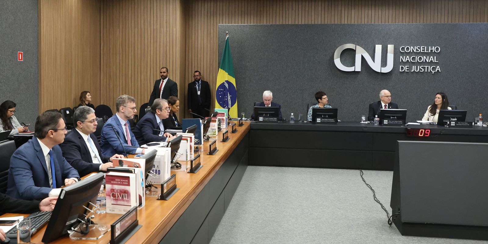 cnj-afasta-ex-juiza-da-lava-jato-por-dois-anos