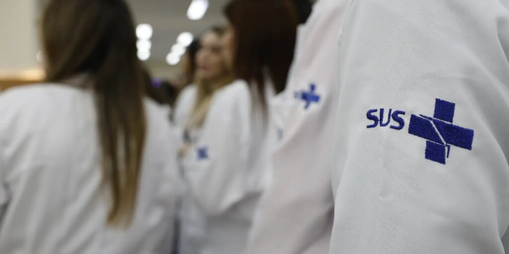 saude-estende-atuacao-de-676-medicos-especialistas-no-sus