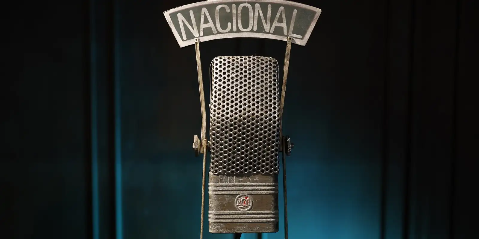 no-mundo-da-bola-recorda-momentos-epicos-do-esporte-na-radio-nacional