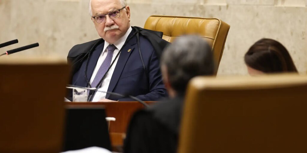 ex-ministros-e-sociedade-civil-divulgam-carta-em-apoio-a-fachin 