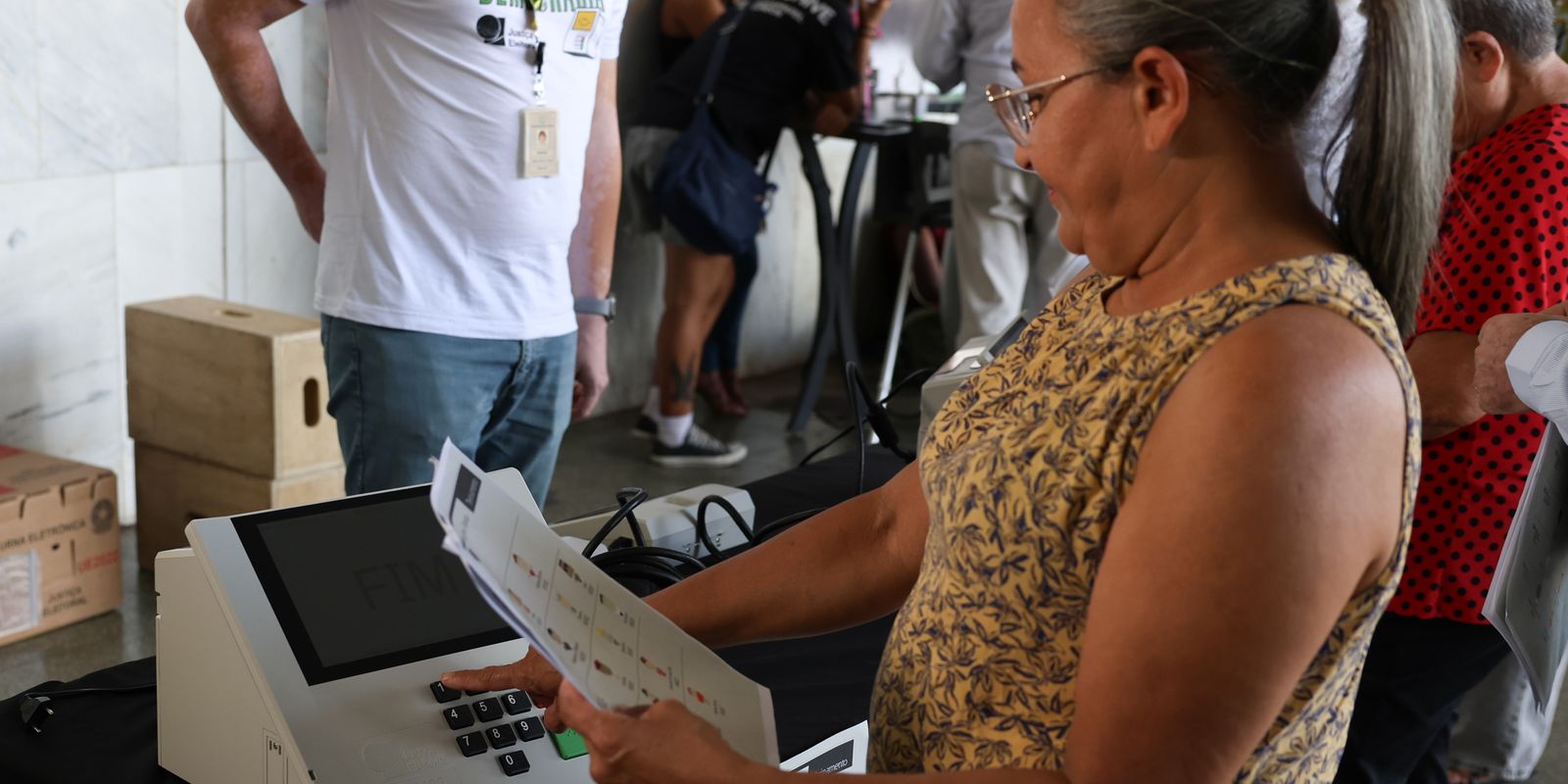 tre-rj-distribui-mais-de-1-milhao-de-colas-eleitorais-para-dia-do-voto