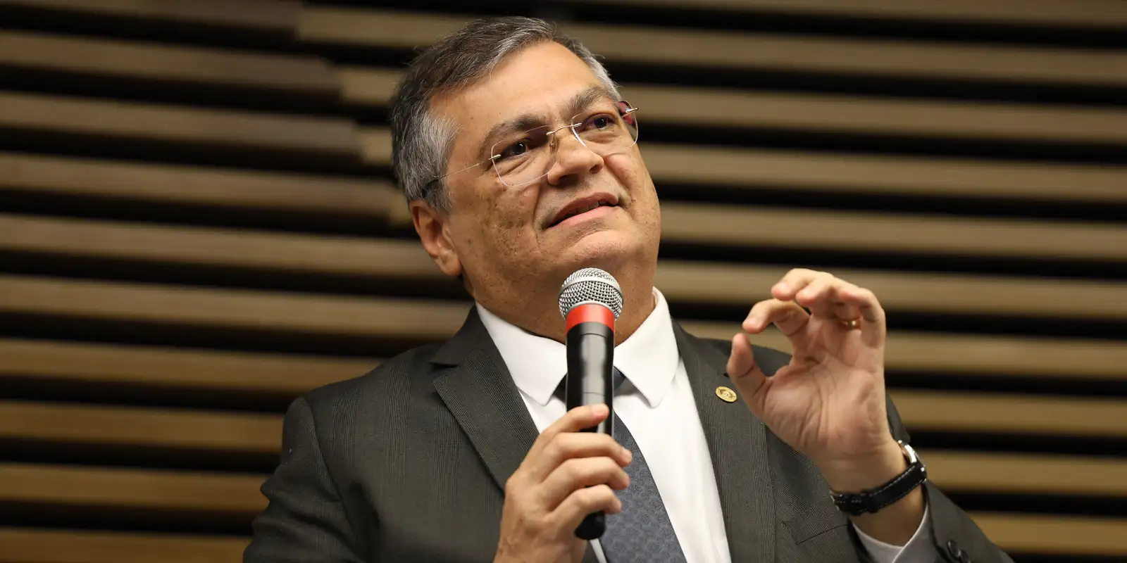 dino-cita-master-e-determina-revisao-de-regras-da-cvm