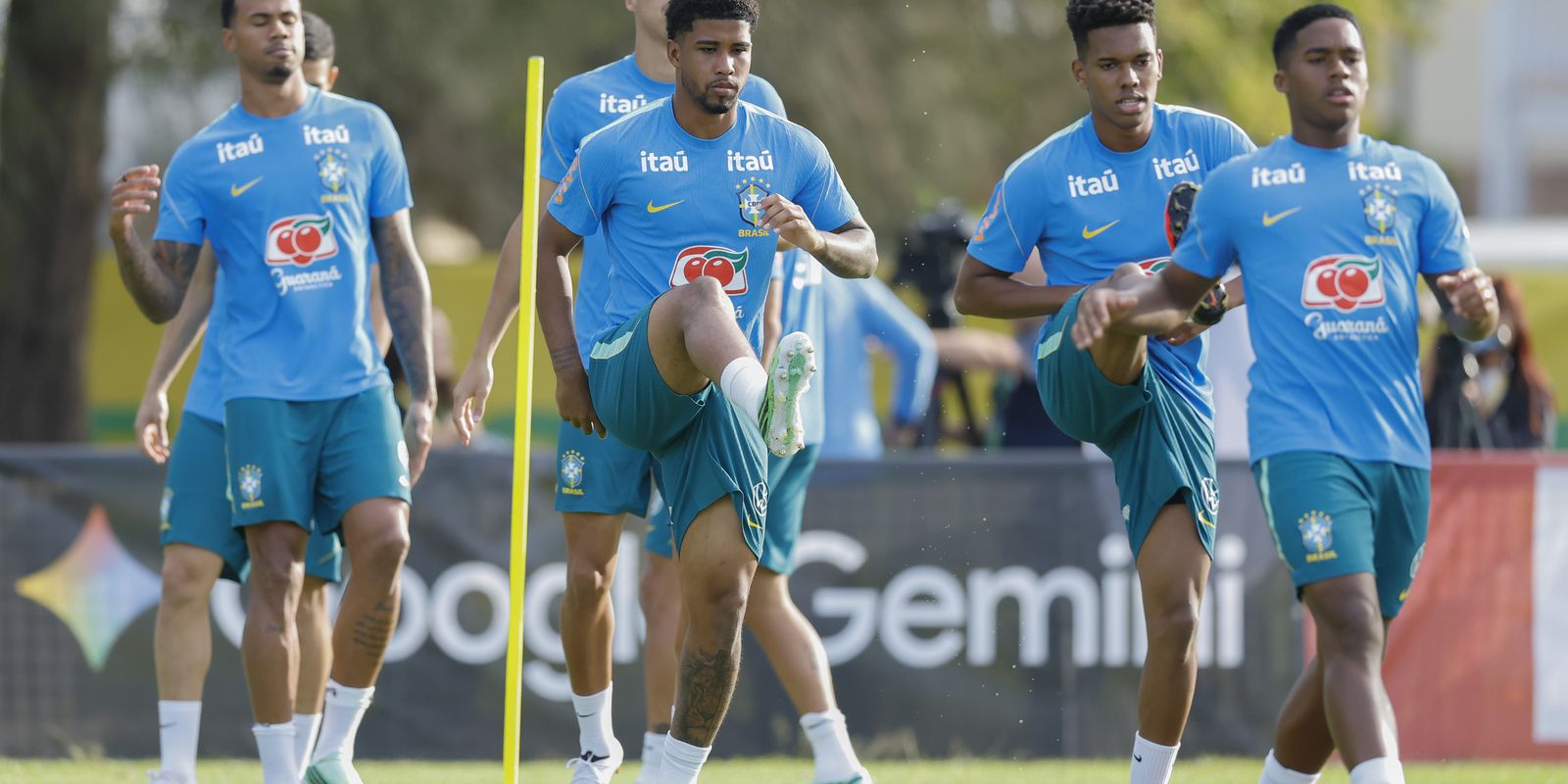 selecao:-ancelotti-comanda-1o-treino-com-grupo-completo-na-australia