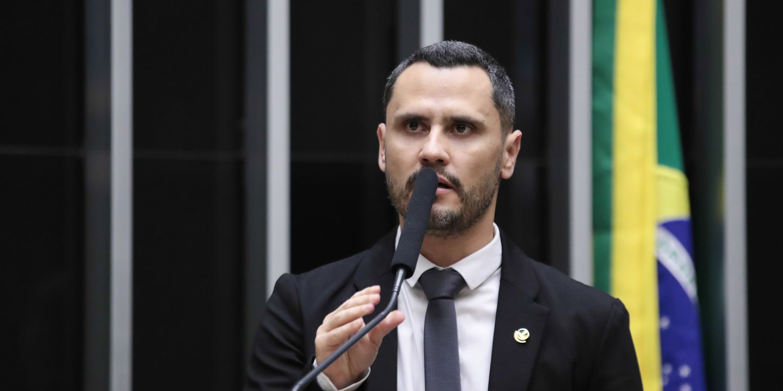 cleitinho-azevedo-e-eleito-governador-de-minas-gerais-no-1o-turno