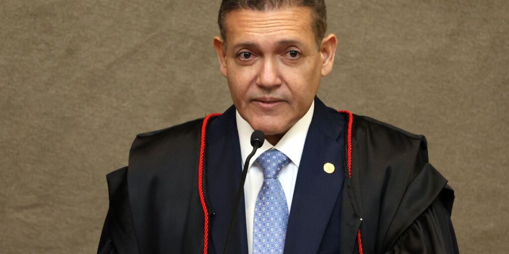tse-atende-flavio-e-manda-suspender-canal-do-whatsapp-exercito-do-lula