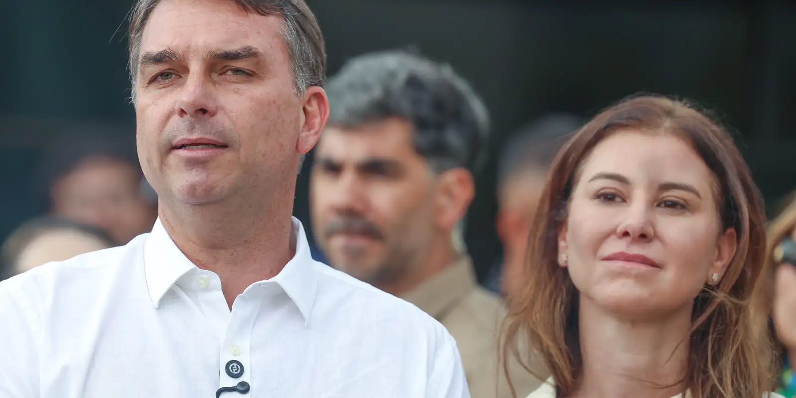 flavio-bolsonaro-participa-de-missa-na-catedral-de-brasilia