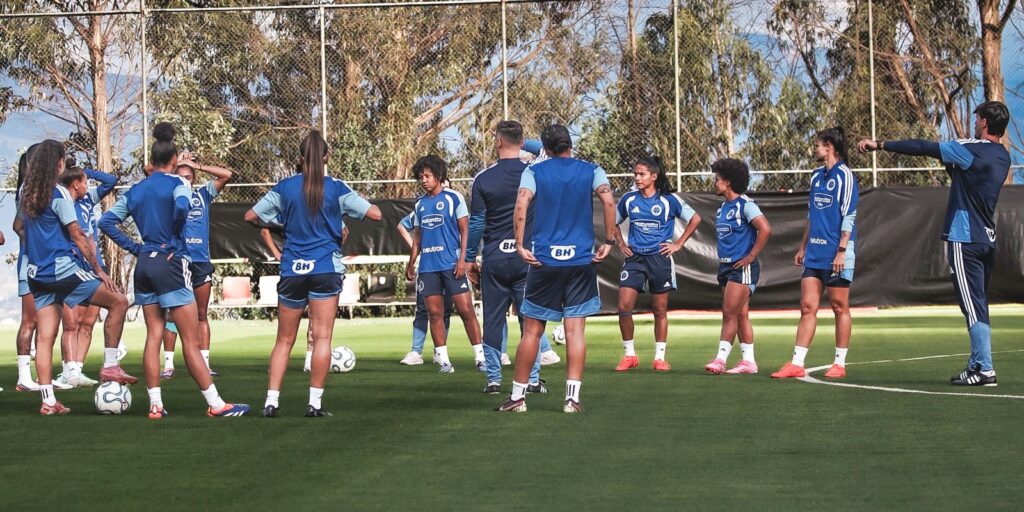 libertadores-feminina:-cruzeiro-resiste-a-altitude-e-vence-na-estreia