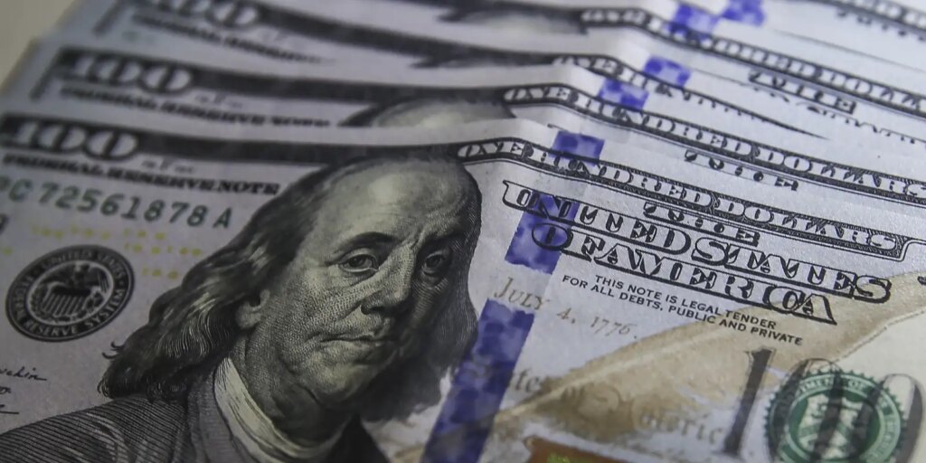 dolar-cai-para-r$-5,01-com-exterior-e-expectativa-eleitoral-no-brasil
