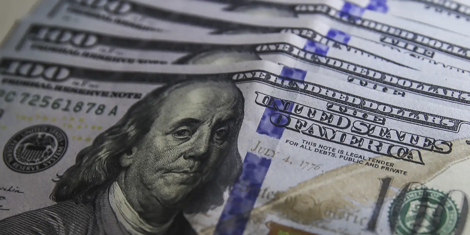 dolar-cai-para-r$-5,01-com-exterior-e-expectativa-eleitoral-no-brasil