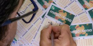 mega-sena-acumula-para-r$-230-milhoes;-confira-os-numeros-sorteados