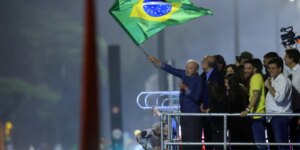 em-festa-da-vitoria,-lula-pede-que-publico-cante-hino-da-independencia