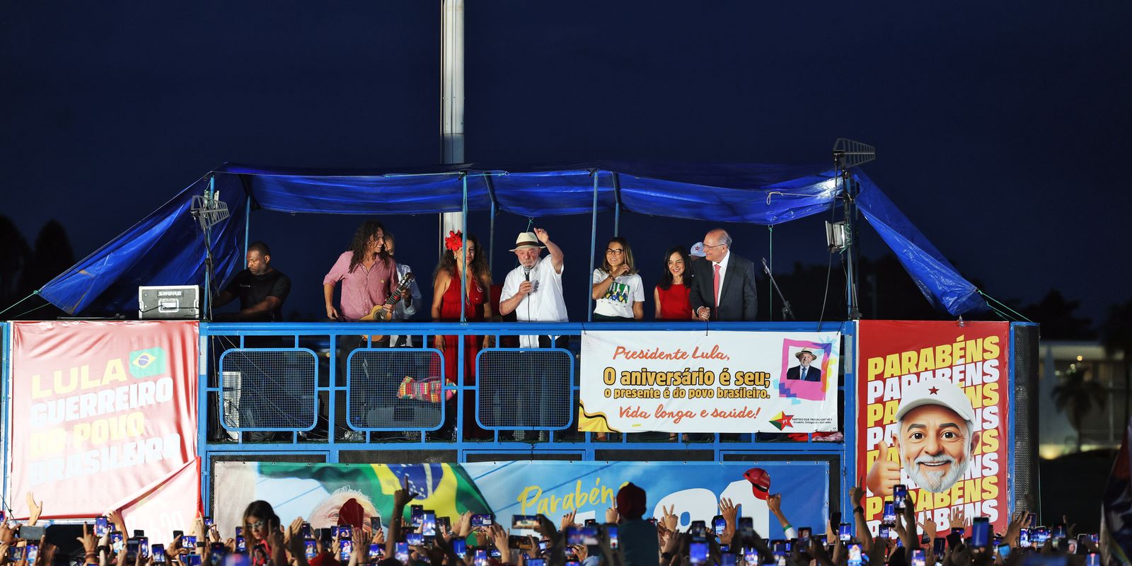 “ato-vergonhoso”,-diz-lula-sobre-fuga-de-flavio-bolsonaro