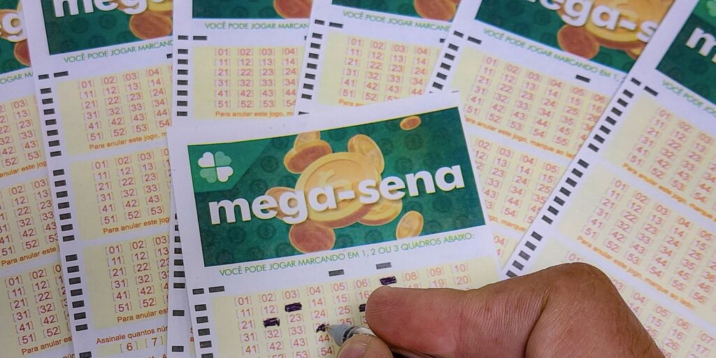mega-sena-acumula-novamente-e-premio-vai-a-r$-320-milhoes