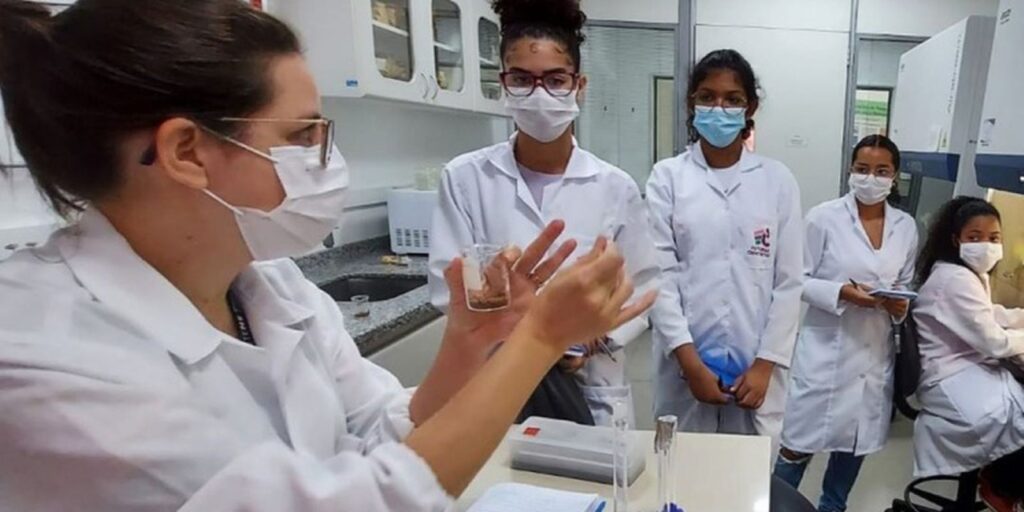 inscricoes-para-o-programa-futuras-cientistas-vao-ate-6-novembro