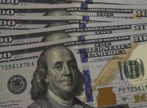 dolar-cai-para-r$-5,24-em-dia-de-correcao-no-mercado