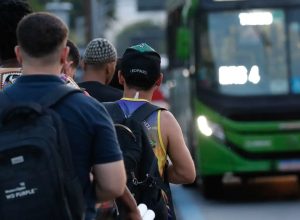 setor-de-servicos-cresce-0,3%-em-janeiro-e-volta-ao-nivel-recorde