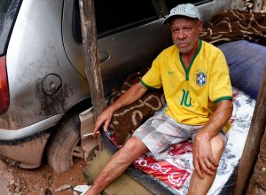 morador-de-juiz-de-fora-vive-entre-escombros-de-casa-atingida-por-lama