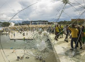 exposicao-na-uff-relembra-atos-antidemocraticos-de-8-de-janeiro