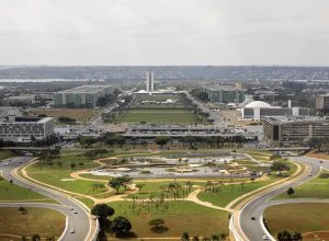 emendas-parlamentares-e-juros-da-divida-apertam-investimentos-publicos