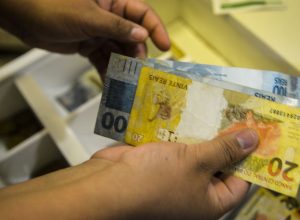 governo-propoe-salario-minimo-de-r$-1.717-em-2027