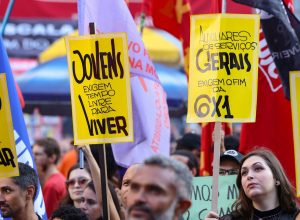 flavio-bolsonaro-sugere-pagamento-por-hora-em-alternativa-a-escala-6×1