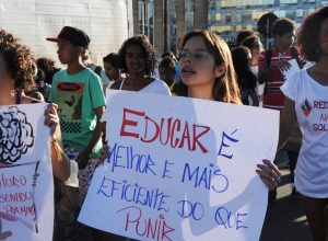 ccj-adia-novamente-analise-de-pec-sobre-reducao-da-maioridade-penal