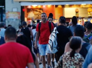 desemprego-chega-a-5,8%-no-trimestre-encerrado-em-abril,-diz-ibge