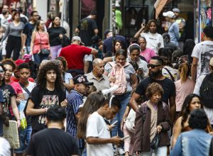 salarios-diminuem-pobreza-em-22-regioes-metropolitanas