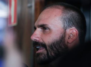 por-unanimidade,-stf-condena-eduardo-bolsonaro-no-caso-do-tarifaco