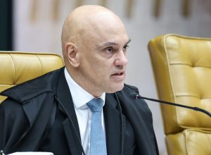 moraes-suspende-visitas-de-flavio-a-bolsonaro-na-prisao-domiciliar