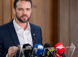 governo-ouvira-empresarios-para-decidir-se-aplicara-lei-contra-eua