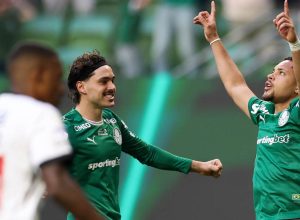 palmeiras-goleia-vasco-e-volta-a-abrir-frente-no-brasileirao:-4-a-1
