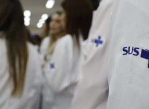 saude-estende-atuacao-de-676-medicos-especialistas-no-sus