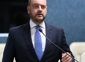 rio-exonera-6,1-mil-comissionados-e-preve-economia-de-r$-221-milhoes