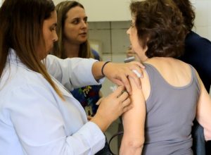 sus-amplia-cobertura-da-vacina-pneumo-20-para-maiores-de-85-anos