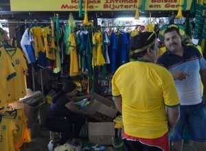 vendas-no-comercio-caem-0,8%-em-julho,-com-“ressaca”-da-copa-do-mundo