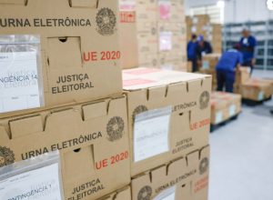 tribunais-distribuem-urnas-e-preparam-secoes-para-eleicao
